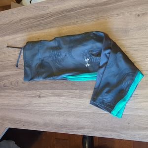 Under armour compression crop leggings
